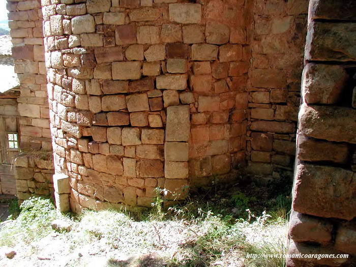 DETALLE DEL ARRANQUE DEL �BSIDE SUR. LESENA LOMBARDA